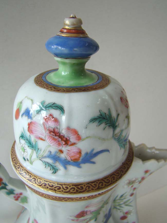 An Exceptional Museum Quality Chinese export porcelain Coffee Pot from the Chien Lung Dynasty circa 1750. — image 4